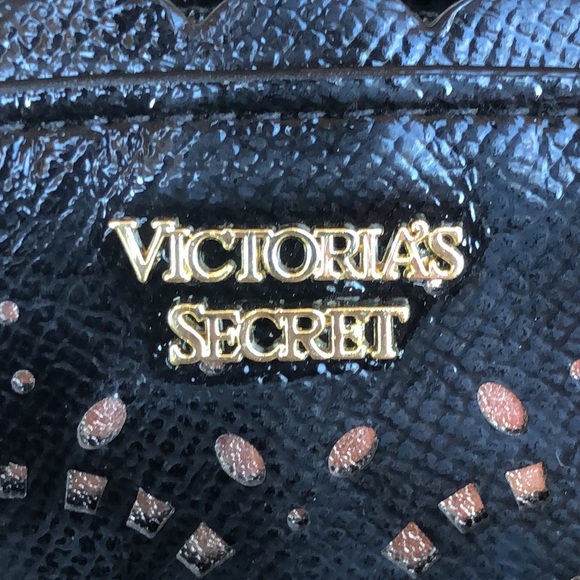 Victoria’s Secret Petal Edge Cosmetic Bag - Picture 2 of 11